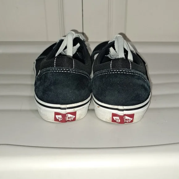 Classic Van's tennis skate shoes - size 6 youth - black and white - Picture 4 of 8